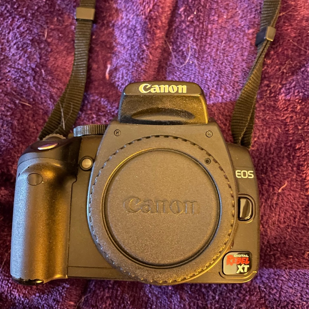 Canon Black Digital Camera with Advanced Features - Picture 7 of 9